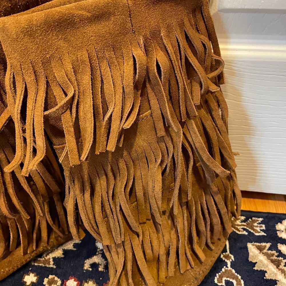 Minnetonka size 7 Three Tiered Fringe Boots - Picture 4 of 16